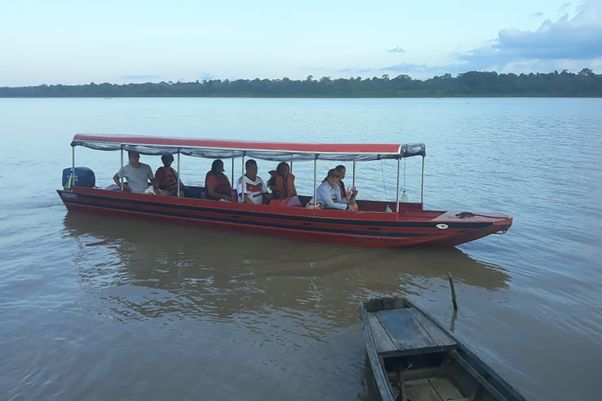 Photo of people in boat on Madeira River.